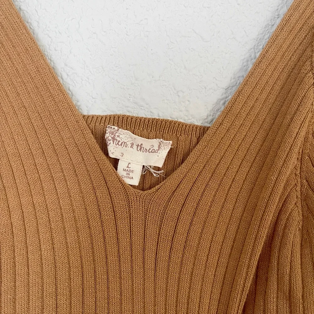 Hem & Thread | Ribbed Crop Top - Picture 3 of 3